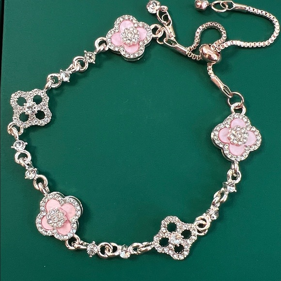 Source Unknown Jewelry - 5 Clover Bracelet